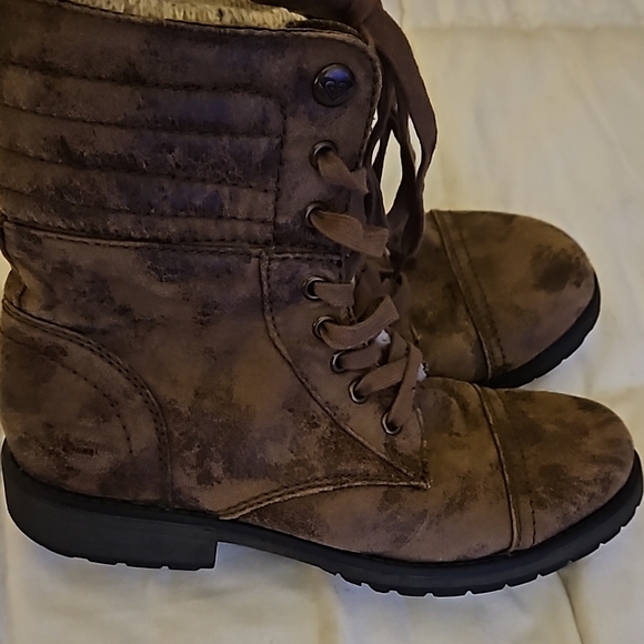 Roxy Brown Suede Ankle Boots Size 8.5 - Picture 2 of 8